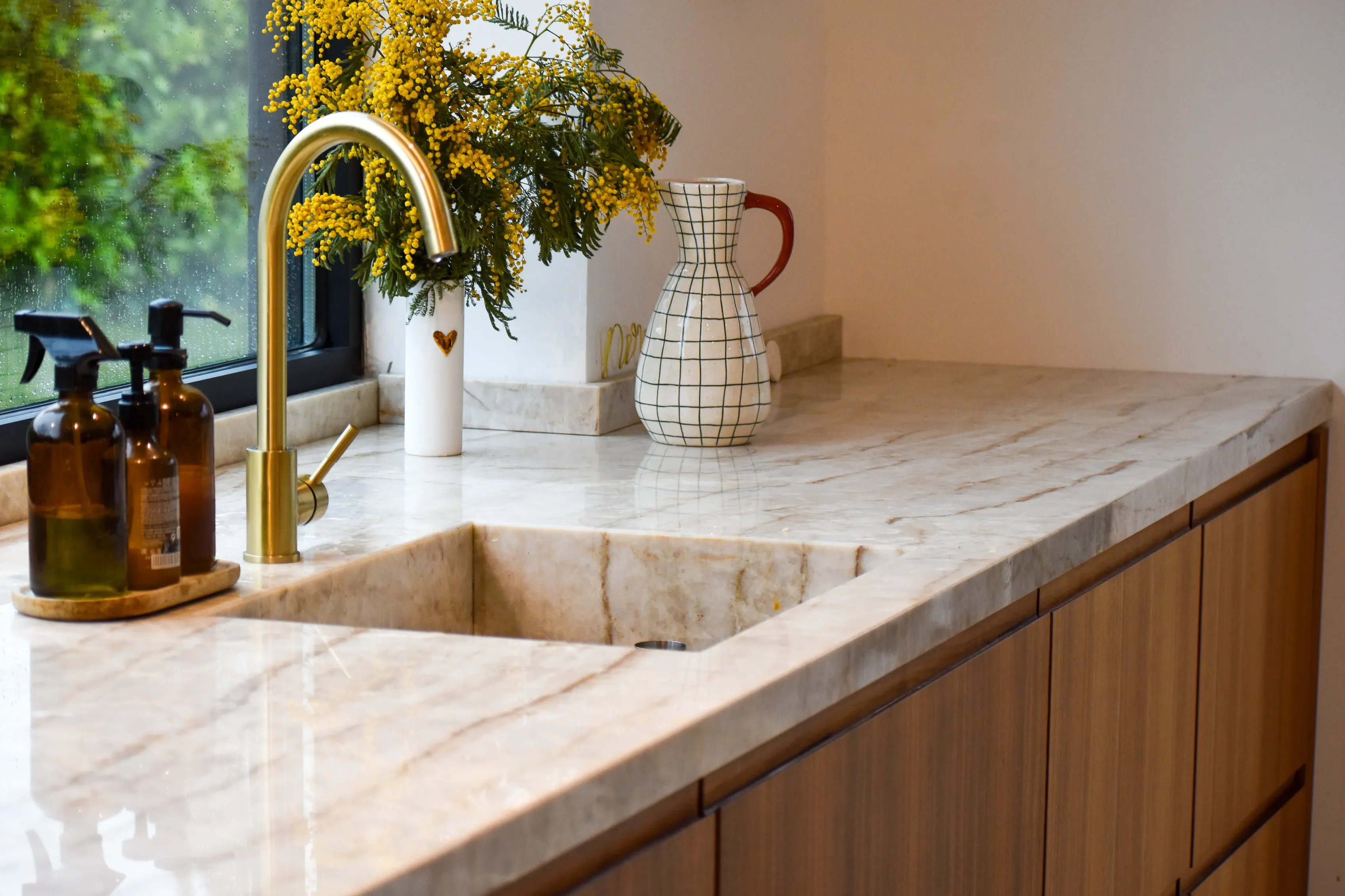 Univers contemporain Maison Charlet fabricants sur mesure mobilier en bois